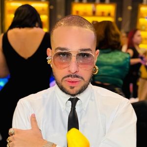 Hector Espinal, maquiador internacional das celebridades, traz detalhes da maquiagem de Anitta.