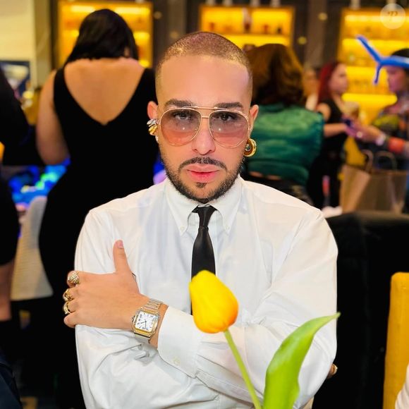 Hector Espinal, maquiador internacional das celebridades, traz detalhes da maquiagem de Anitta.