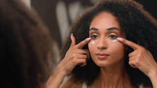 Depois que comecei a usar este hidratante minhas olheiras diminuíram!