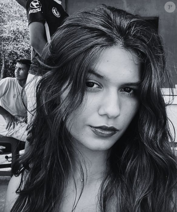 Gabrielly Moreira foi para um bar com amigos, uma mulher de 18 anos e dois menores de idade, na noite de quinta-feira (18). O grupo tinha uma amizade recente com a moça