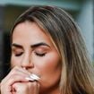'Prisão não pode ser instrumento de vingança': presa pela 3ª vez, Deolane Bezerra ganha forte defesa da irmã; influencer teria ligação com facção criminosa