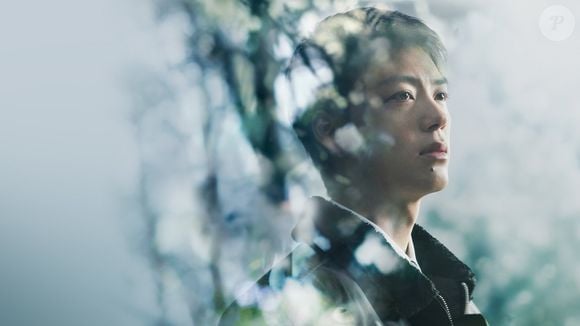 'Verdade Silenciosa': um detetive investiga um assassinato ligado a um segredo que ele e amigos esconderam na juventude, forçando o passado a vir à tona