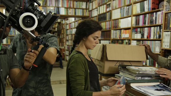 Assiste 'Força de Mulher', na Record TV? Özge Özpirinçci, que vive a mocinha Bahar, tem mais de 3 milhões de seguidores