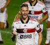 Em 2020, quando estreou no Flamengo, Léo Pereira ainda mantinha uma aparência bem diferente
