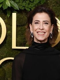 Globo de Ouro 2025: por que Fernanda Torres não usou vestido brasileiro? Look simples e elegante de estilista belga tem história