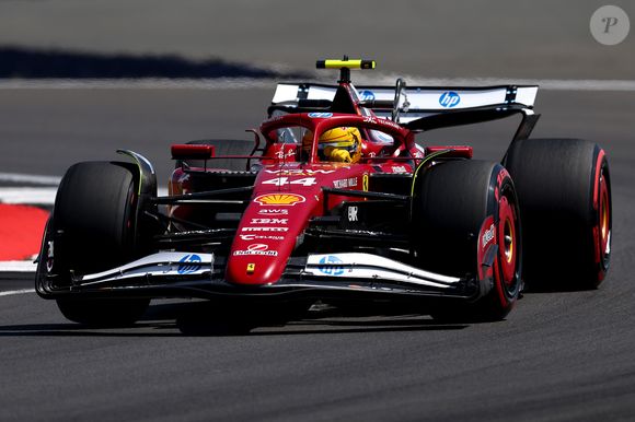 Atualmente, Lewis Hamilton compete pela Ferrari.