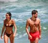 Bruna Marquezine escolheu biquíni fio-dental para dia de praia com João Guilherme em 25 de outubro de 2025