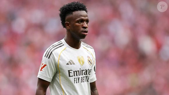 Vini Jr. pode deixar o Real Madrid e ser contratado por time árabe em negociação acima de R$ 1,5 bilhão