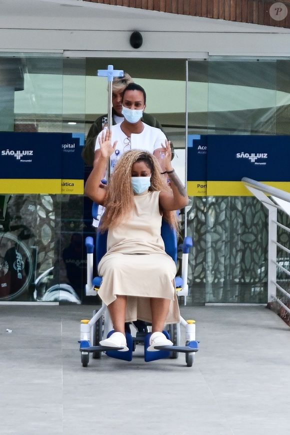 Cariúcha passou por cirurgia em hospital particular após apresentar forte hemorragia em 2024; apresentadora do SBT defendeu a funcionabilidade do SUS