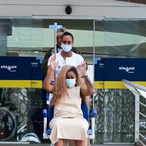 Cariúcha passou por cirurgia em hospital particular após apresentar forte hemorragia em 2024; apresentadora do SBT defendeu a funcionabilidade do SUS