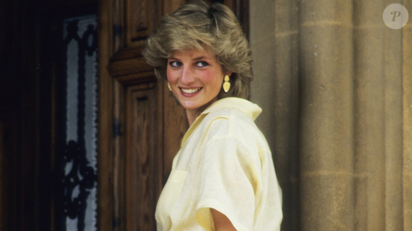 Do guarda-roupa da realeza britânica às ruas de hoje, os slingbacks seguem provando que o estilo de Princesa Diana continua sendo fonte inesgotável de inspiração