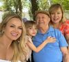 Pai de Eliana, sr.José Bezerra trabalhou 38 anos em um mesmo prédio como zelador - na foto, ele com as filhas e uma das netas