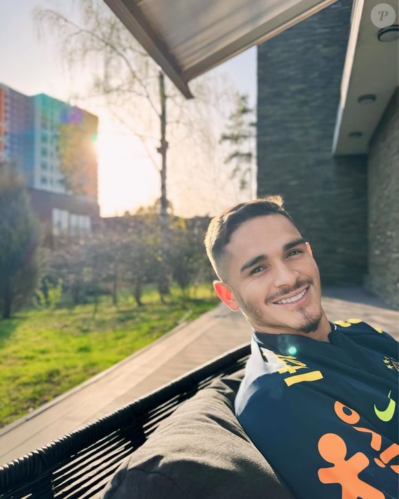 Khellven teve a oportunidade de tirar a bola, mas acabou deixando o escanteio que culminou no gol do Flamengo