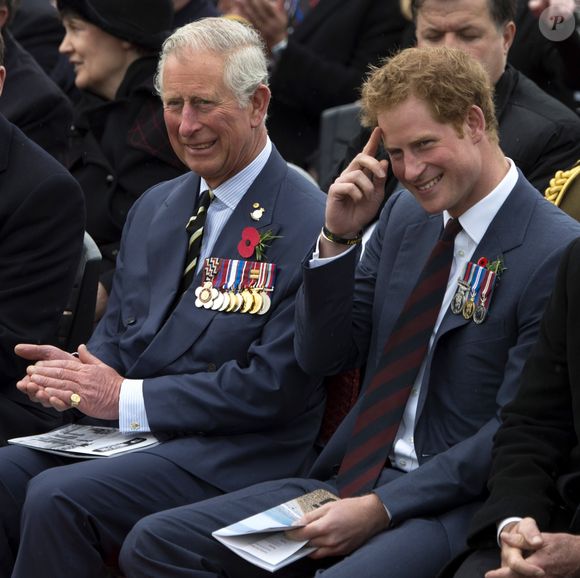 O rei Charles III estaria aberto a uma reconciliação com o príncipe Harry, mas apenas se o filho deixasse de fazer críticas públicas à família real britânica, segundo fontes próximas ao Palácio ao "Mirror".