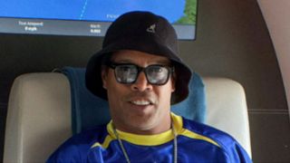 Pesadelo com Ronaldinho Gaúcho: sonho de conhecer ex-atleta termina em grave denúncia de agressão. 'Crianças empurradas e encurraladas'
