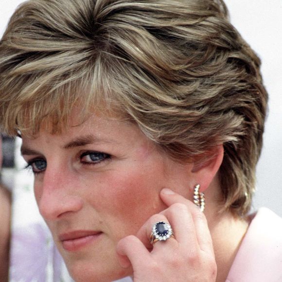 Princesa Diana manteve o cabelo curto por estratégia midiática, revelou Sam McKnight, cabeleireiro responsável pelo corte criado em 1990