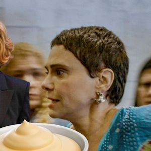 Entre os poucos atos bons de Celina (Malu Galli), ela conseguiu evitar o consumo da maionese envenenada por Odete Roitman (Debora Bloch)