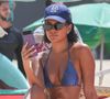 Banca de carioca! Com um boné estilizado, Bella Campos já dá sinais de que Maria de Fátima quer apagar o passado e conquistar o Rio a qualquer custo!
