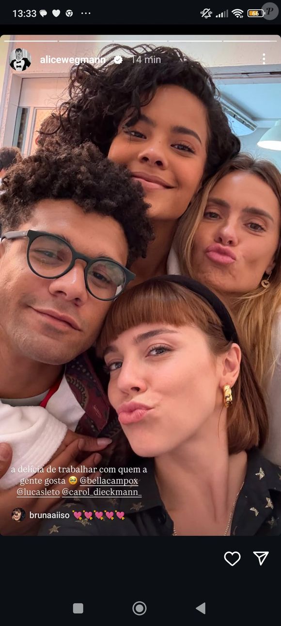 Alice Wegmann compartilhou foto com Bella Campos nos bastidores da novela 'Vale Tudo', da Globo, e citou prazer em trabalhar com quem gosta