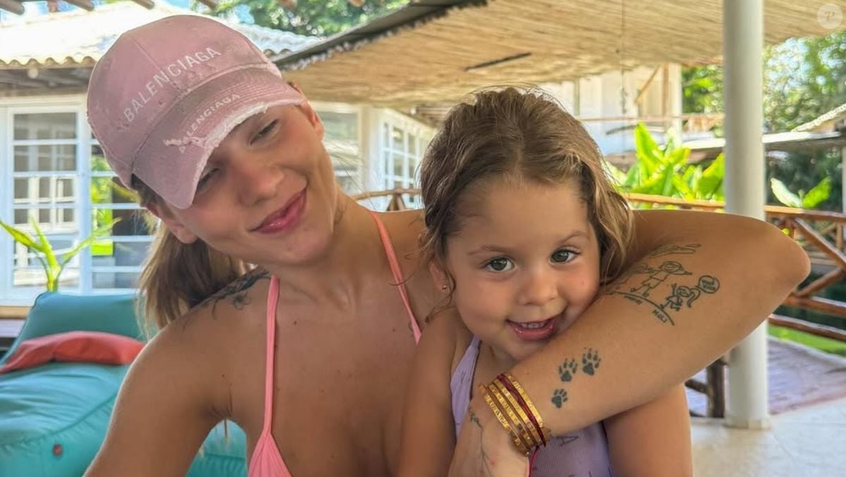 Mini fashionista! Filha de Virgínia Fonseca, Maria Flor ostenta bolsa de R$  12 mil em festa com influenciadora e rouba a cena na web. Fotos! -  Purepeople