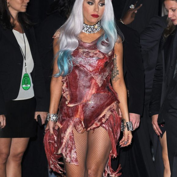 Não é só voz: Gaga fatura com cosméticos, cinema, publicidade e design, além de dominar o pop há mais de uma década