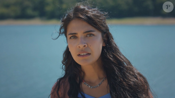 Biran Damla Yilmaz vive Yasemin, o amor do passado de Halil, que retorna para resgatar o tempo perdido.