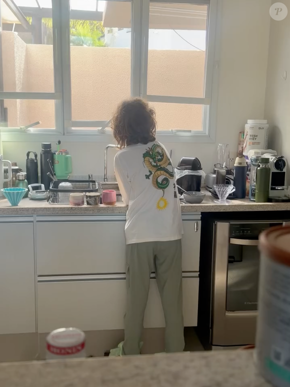 Além da cirurgia, quem também roubou a cena na publicação foi Theo, filho de Sandy e Lucas Lima