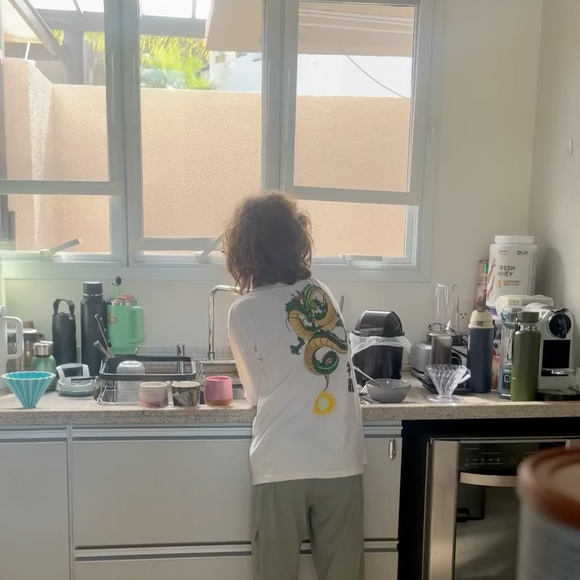 Além da cirurgia, quem também roubou a cena na publicação foi Theo, filho de Sandy e Lucas Lima