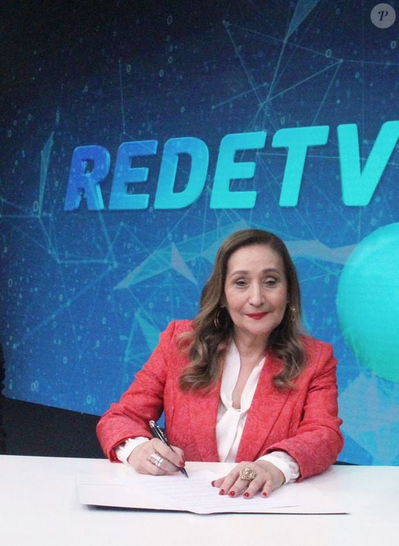 Sonia Abrão criticou a cirurgia e o pedido de Andressa Urach por orações