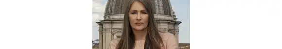Ilze Scamparini gera memes por sempre aparecer 'nos telhados de Roma'