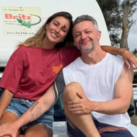 Relacionamento aberto? Lucas Lima beija outra mulher na frente da nova namorada durante o Carnaval, diz colunista