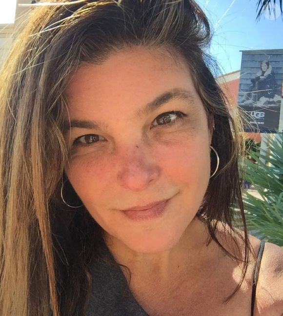 Cristiana Oliveira não se importa em postar fotos sem maquiagem no Instagram mostrando as sardas em seu nariz