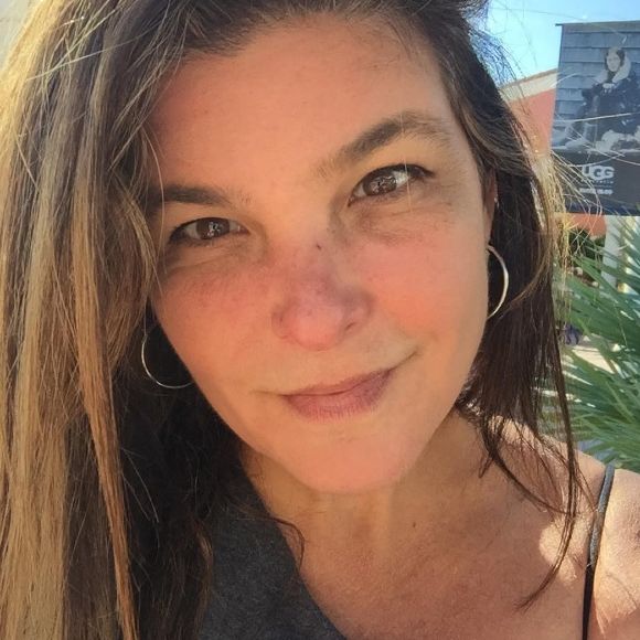 Cristiana Oliveira não se importa em postar fotos sem maquiagem no Instagram mostrando as sardas em seu nariz