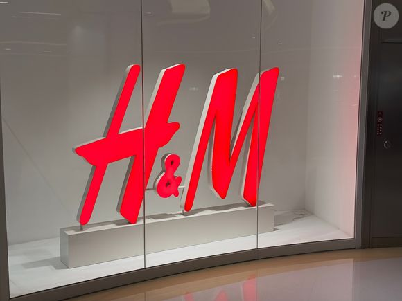 A H&M vai estrear duas lojas em SP em menos de um mês: a loja do Iguatemi contará com uma seleção curada de moda feminina, acessórios, underwear e peças básicas, distribuídas em aproximadamente 1.000 m² de área de vendas. Já a unidade do Anália Franco trará um sortimento mais amplo — incluindo moda feminina, masculina e infantil — em quase 2.000 m².