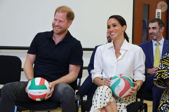 Inclusive, toda essa situação ocorre em meio aos boatos de que Meghan Markle e Príncipe Harry estariam se separando. Eita!