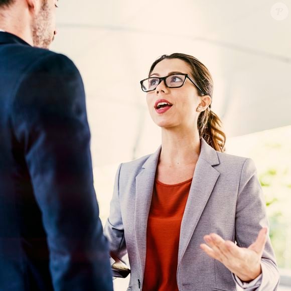 Presença intensa no momento: Essas pessoas costumam estar completamente imersas na troca de ideias