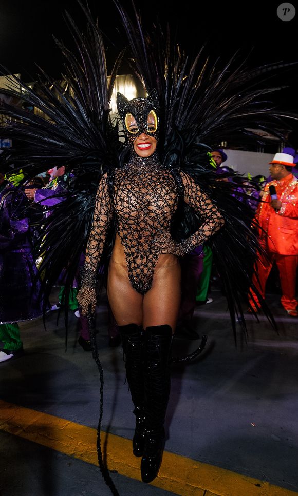 Carnaval 2025 em SP: Império de Casa Verde trouxe a rainha de bateria Theba Pitylla vestida de 'Mulher-gato'