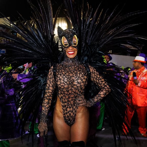 Carnaval 2025 em SP: Império de Casa Verde trouxe a rainha de bateria Theba Pitylla vestida de 'Mulher-gato'