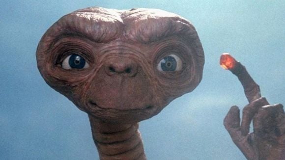 Ele nasceu sem pernas, nunca havia atuado e, aos 11 anos, foi escolhido por Spielberg: a história singular do menino que deu vida a E.T.
