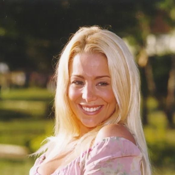 Já em 'Uga Uga', na virada do século (2000), Danielle Winits conquistou corações por sua beleza