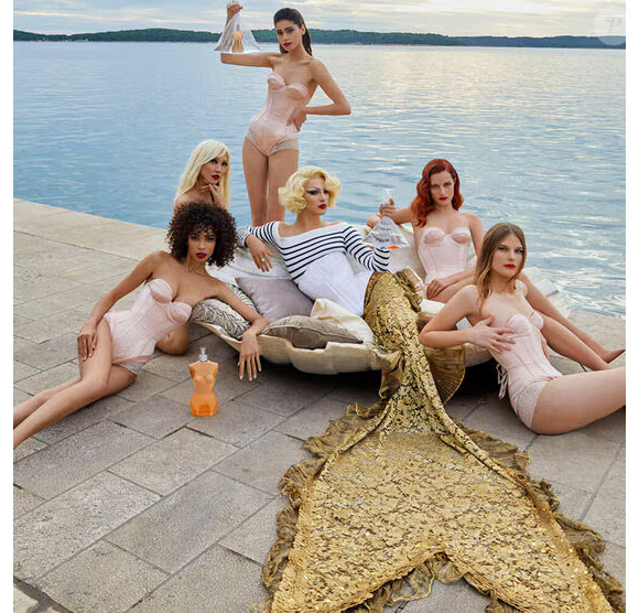 Criado para mulheres confiantes, carismáticas e sensuais, Classique, da Jean Paul Gaultier, combina notas florais orientais com um toque envolvente de baunilha