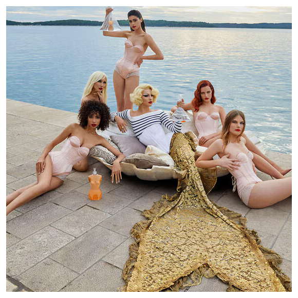 Criado para mulheres confiantes, carismáticas e sensuais, Classique, da Jean Paul Gaultier, combina notas florais orientais com um toque envolvente de baunilha