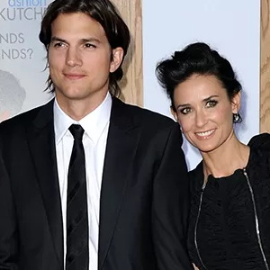 O relacionamento com Ashton Kutcher, devido à diferença de idade, gerou debates intensos nos tablóides nos anos 2000