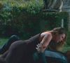 E a Raquel? Ivan e Heleninha rolam na grama e se molham em cena quente de 'Vale Tudo'; web reage: 'Impossível não shippar'