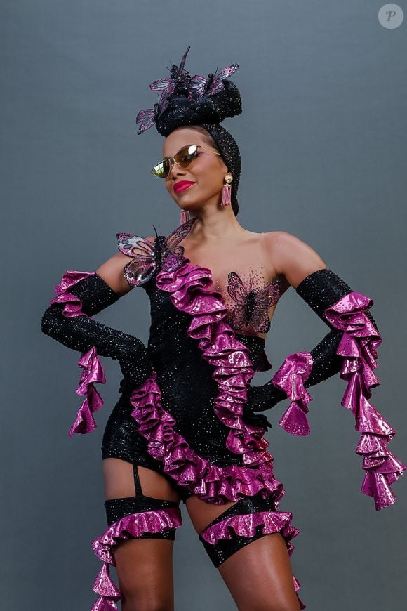 Anitta está se aventurando na atuação e acaba de ganhar uma nova torcida: fãs querem a cantora interpretando Carmen Miranda no cinema