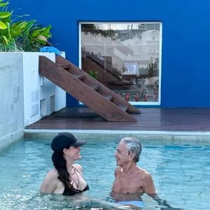 Mansão de Caetano Veloso conta com uma área externa de puro luxo, com direito a piscina