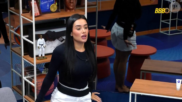 Em conversa com aliados no BBB 26, Jordana adivinhou dinâmica do Paredão Falso e internautas acusaram a emissora de dar informações privilegiadas à morena