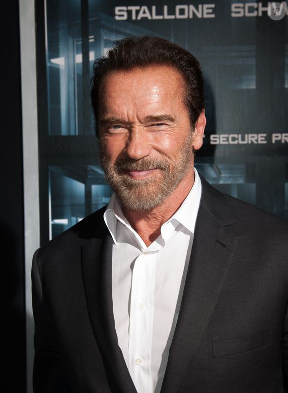 Visual 'barbudo' de Arnold Schwarzenegger rendeu elogios, já que muitos acreditaram que ele rejuvenesceu com a barba