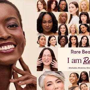 Amira Pinheiro tem 23 anos e rouba a cena nas fotos de divulgação da nova campanha da Rare Beauty, feita em Los Angeles, nos EUA