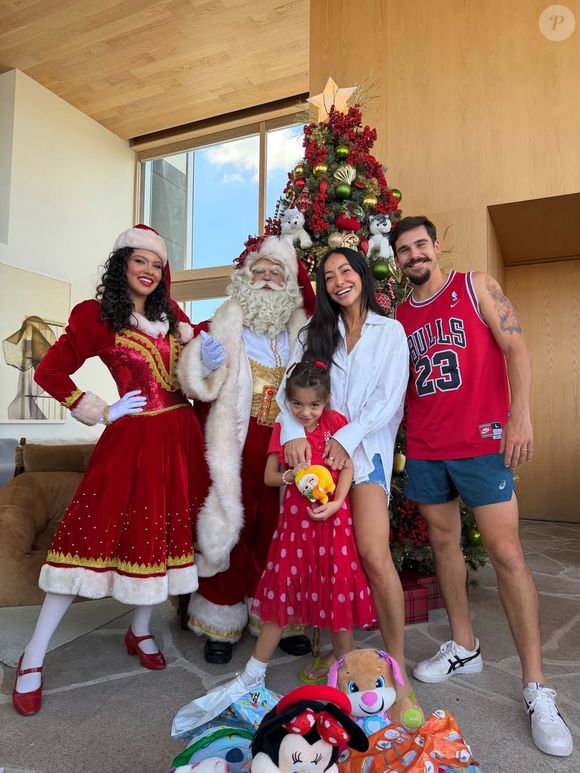 Sabrina Sato decidiu adiantar a comemoração para viver um momento especial com a filha, Zoe, de 7 anos, que passou a virada para o dia 25 com a família do pai, Duda Nagle, pela primeira vez